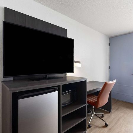 Super 8 By Wyndham Riverside Al Exterior foto