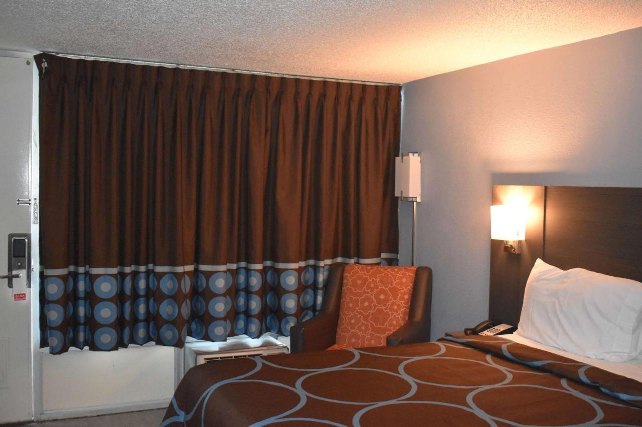 Super 8 By Wyndham Riverside Al Exterior foto
