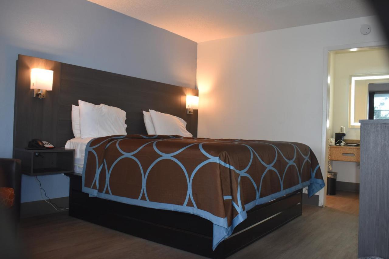 Super 8 By Wyndham Riverside Al Exterior foto