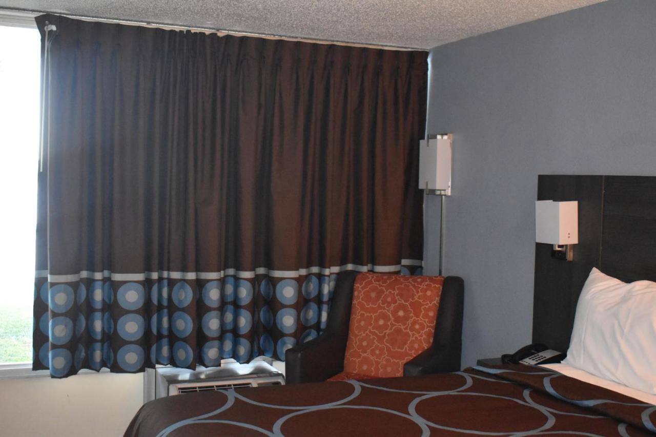 Super 8 By Wyndham Riverside Al Exterior foto