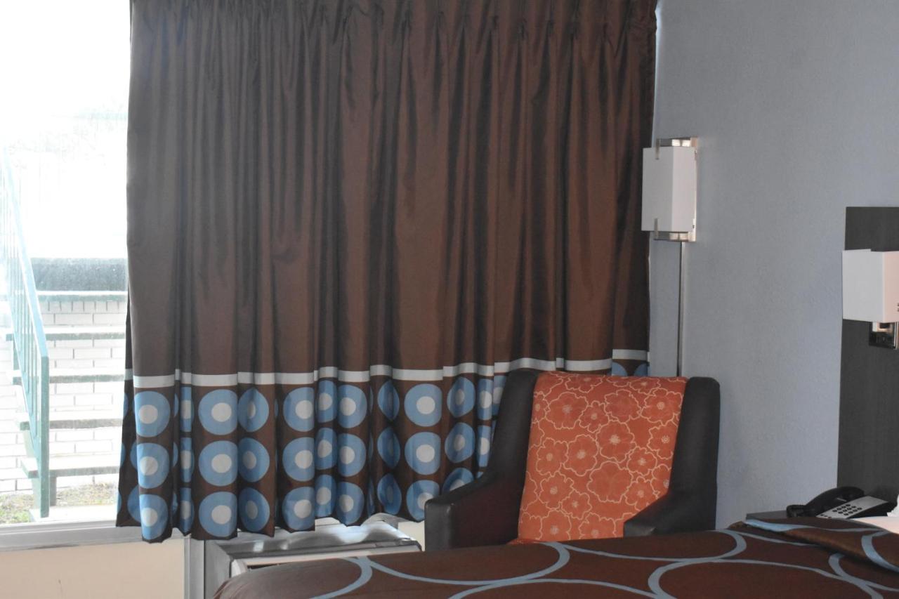 Super 8 By Wyndham Riverside Al Exterior foto
