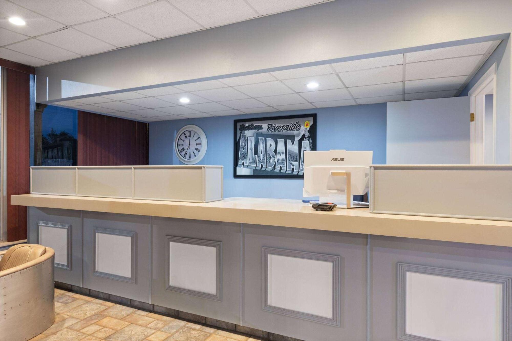 Super 8 By Wyndham Riverside Al Exterior foto