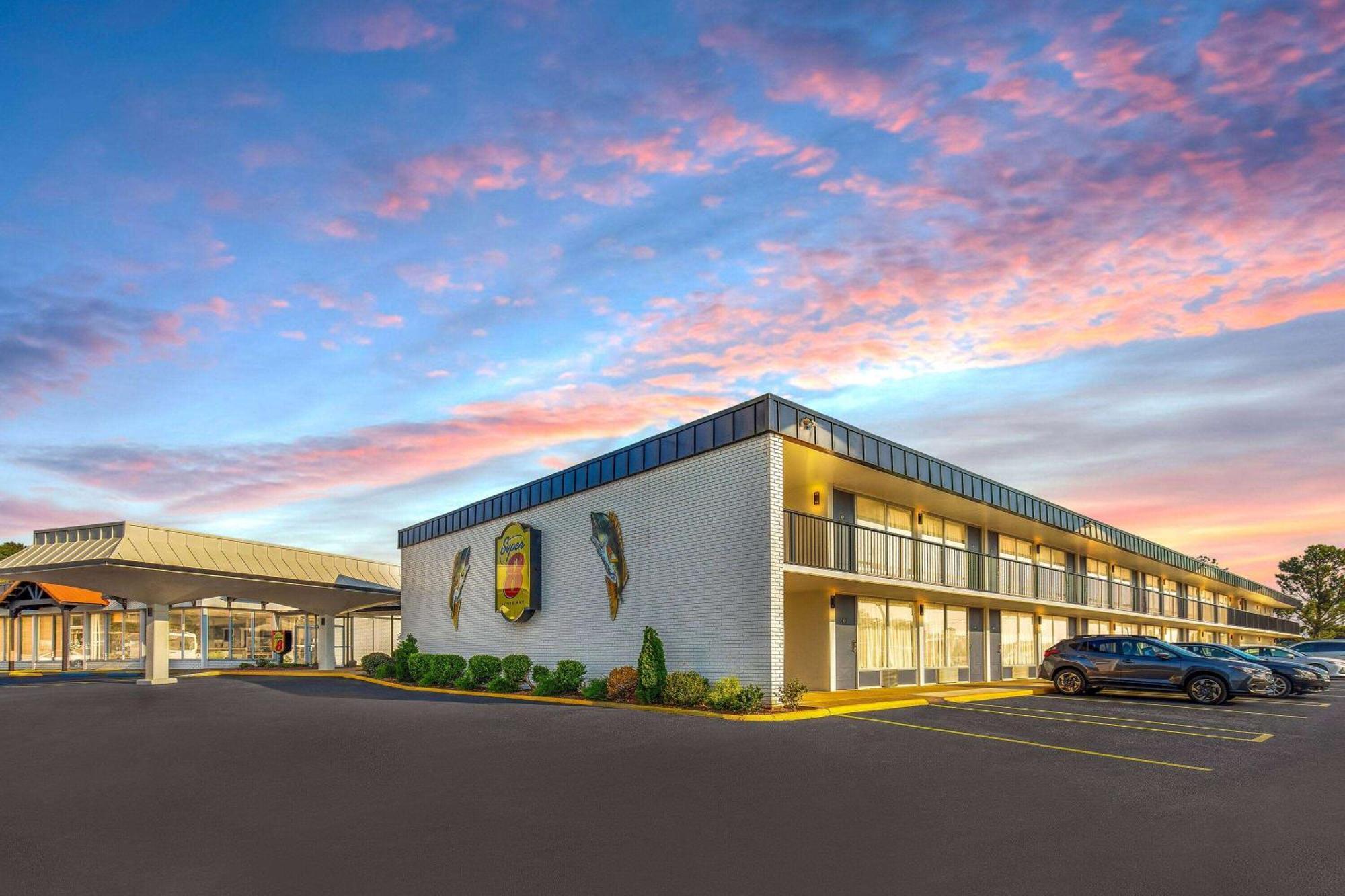 Super 8 By Wyndham Riverside Al Exterior foto