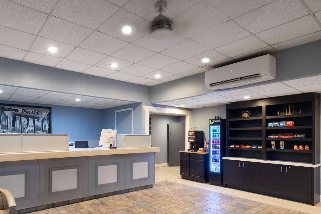 Super 8 By Wyndham Riverside Al Interior foto
